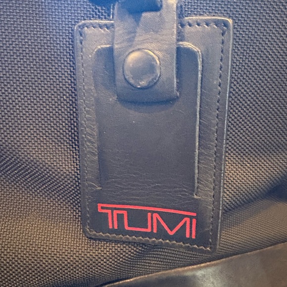 TUMI Black Leather Travel Bag - Picture 2 of 8